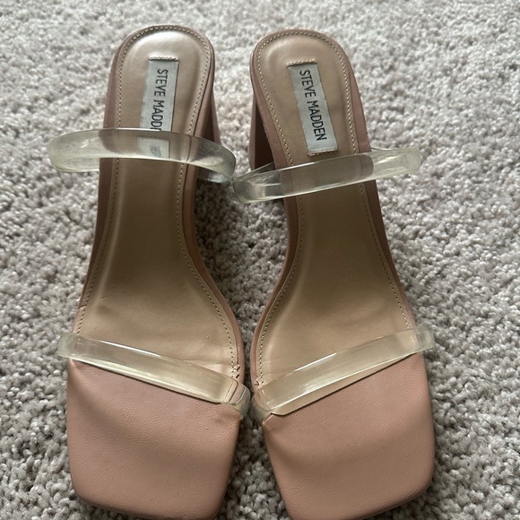 Steve Madden Tan Cream Heels Elegant Design - Picture 2 of 4